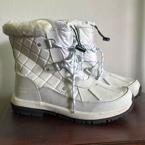 Warm waterproof bearpaw bootie. Slightly worn but excellent condition!